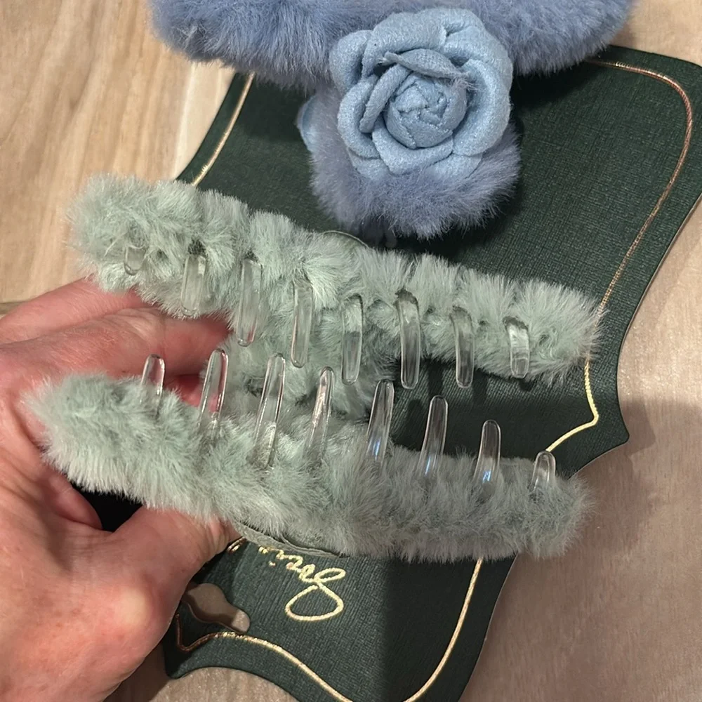 NWT social strand faux fur Hair claw Clips - Blue and Green with roses